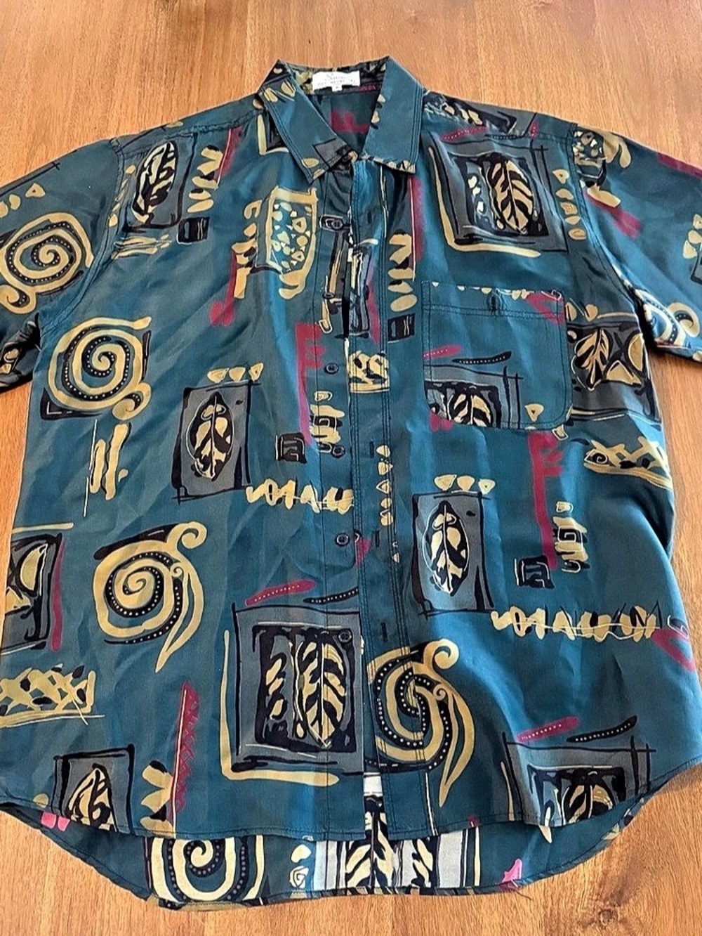 Snow Abstract Print Short Sleeve Button-Up Size Medium
